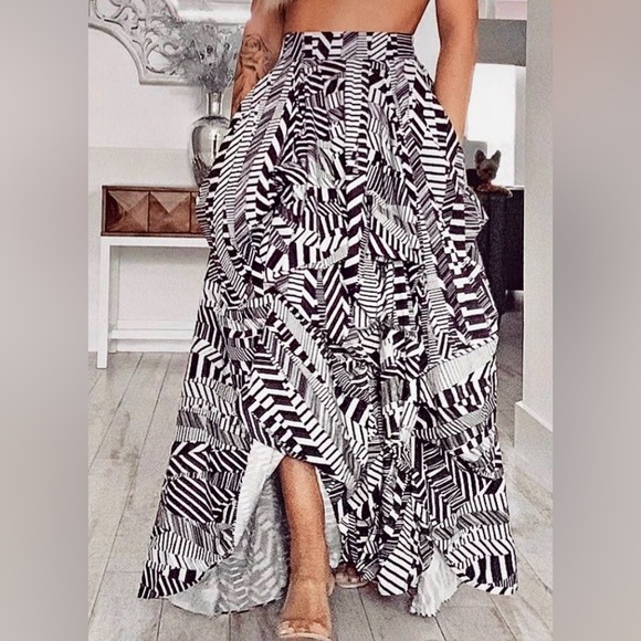 Fashion Nova Abstract Patterned Maxi Skirt - Picture 4 of 8